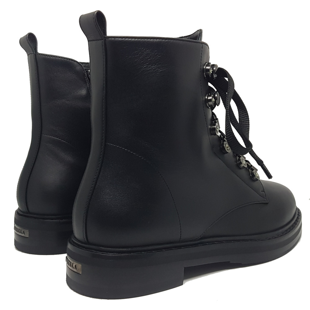 Ghete din piele