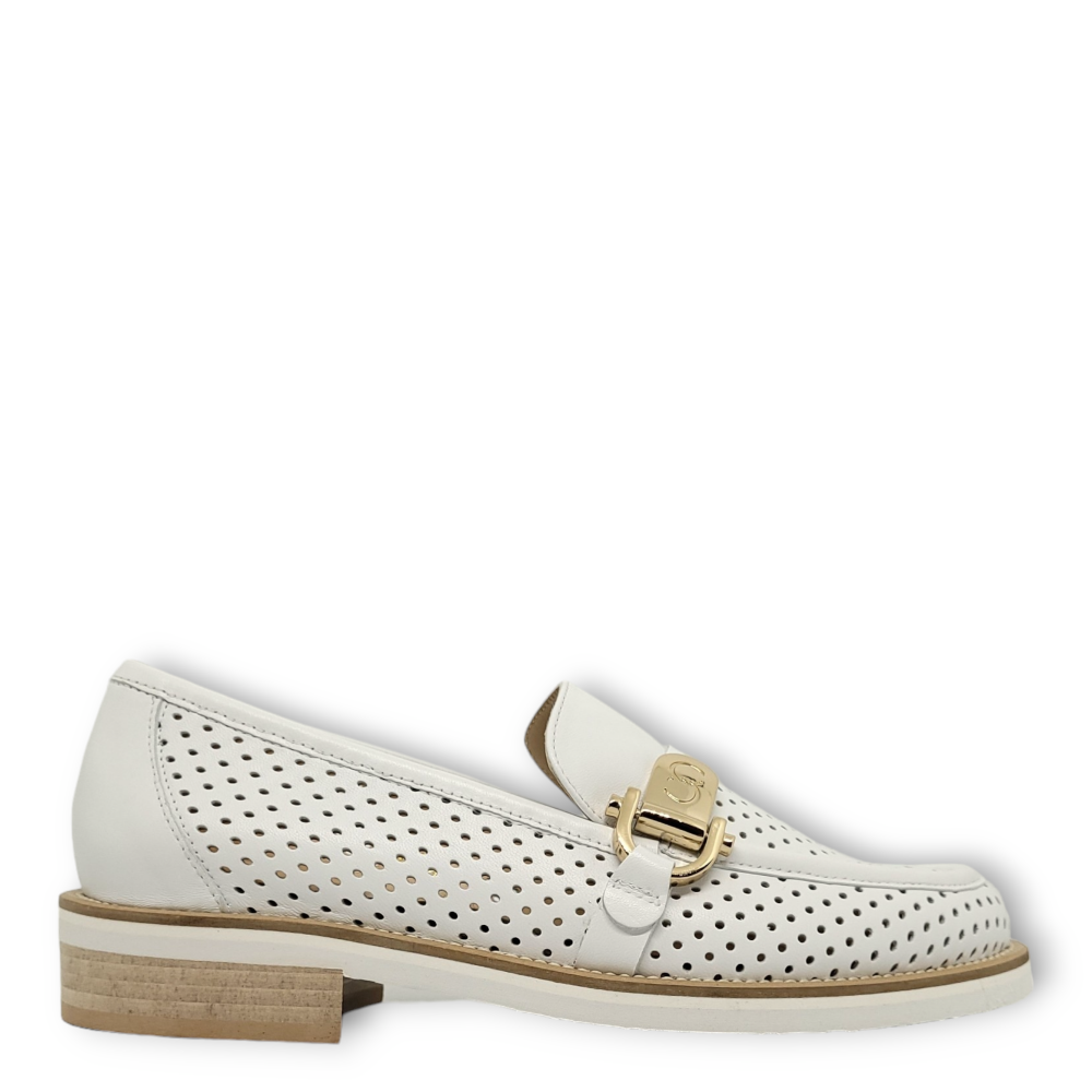 Loafers albi din piele naturala perforata