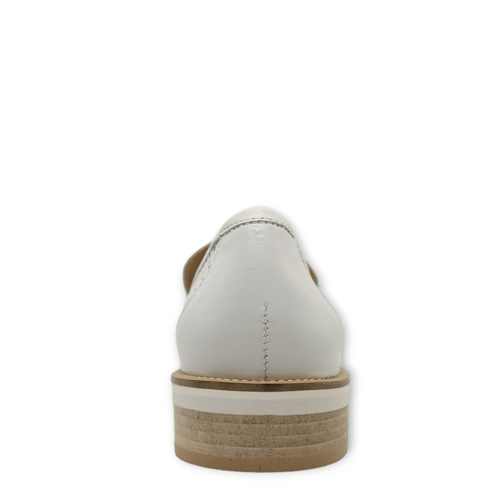 Loafers albi din piele naturala perforata